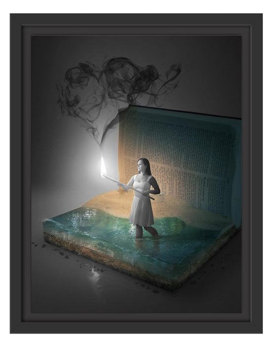 Pixxprint Frau mit Fackel steigt aus Buch B&W Detail, im Schwebe-Effekt Bilderrahmen