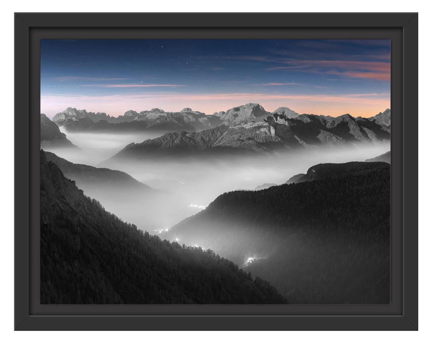 Pixxprint Leuchtender Nebel in Bergtälern B&W Detail, im Schwebe-Effekt Bilderrahmen