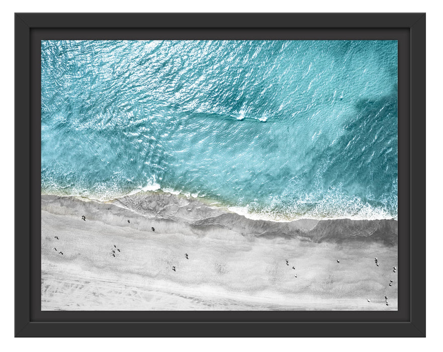 Pixxprint Luftaufnahme von türkisem Meer am Strand B&W Detail, im Schwebe-Effekt Bilderrahmen