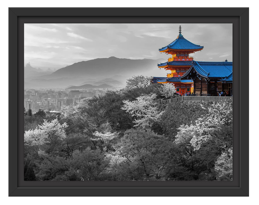 Pixxprint Japanischer Tempel vor nebeliger Stadt B&W Detail, im Schwebe-Effekt Bilderrahmen