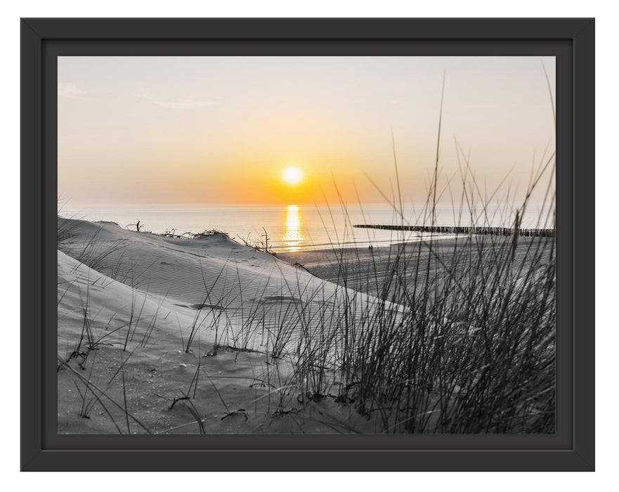 Pixxprint Dünenblick auf Meer bei Sonnenuntergang B&W Detail, im Schwebe-Effekt Bilderrahmen