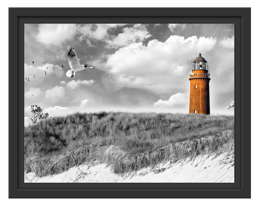 Pixxprint Möwen fliegen am Meer vor Leuchtturm B&W Detail, im Schwebe-Effekt Bilderrahmen