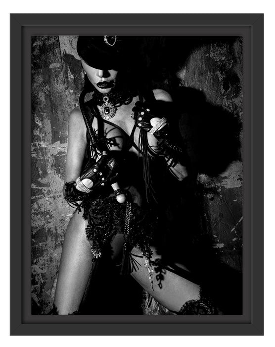 Pixxprint Sexy Domina mit Peitsche, Monochrome, im Schwebe-Effekt Bilderrahmen