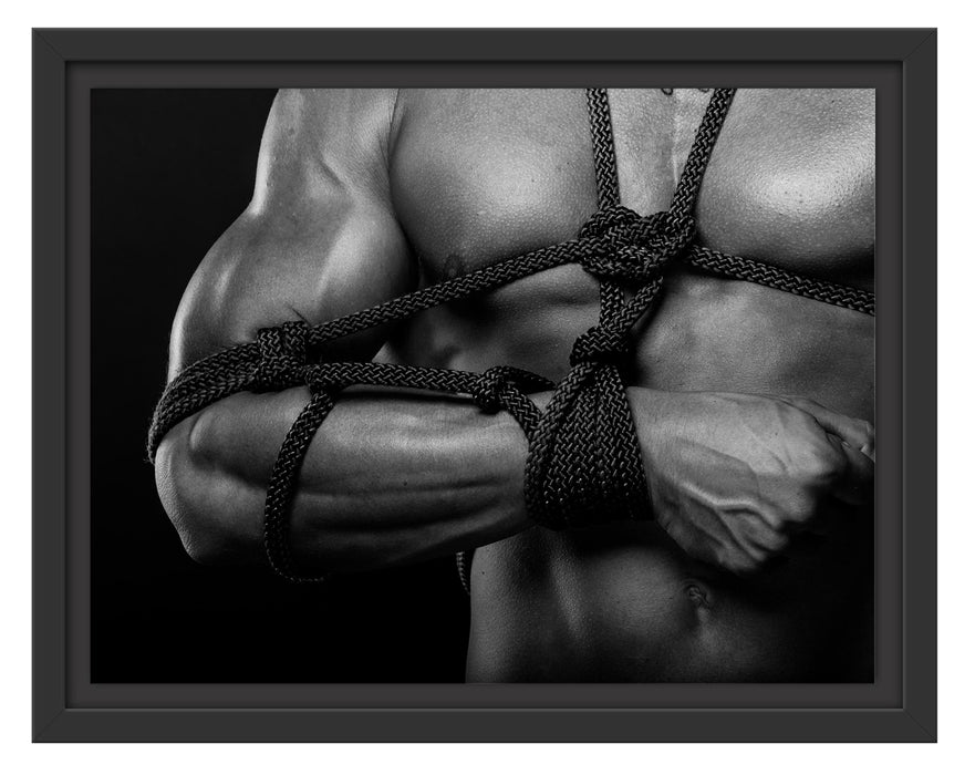 Pixxprint Muskulöser Mann gefesselt Bondage, Monochrome, im Schwebe-Effekt Bilderrahmen