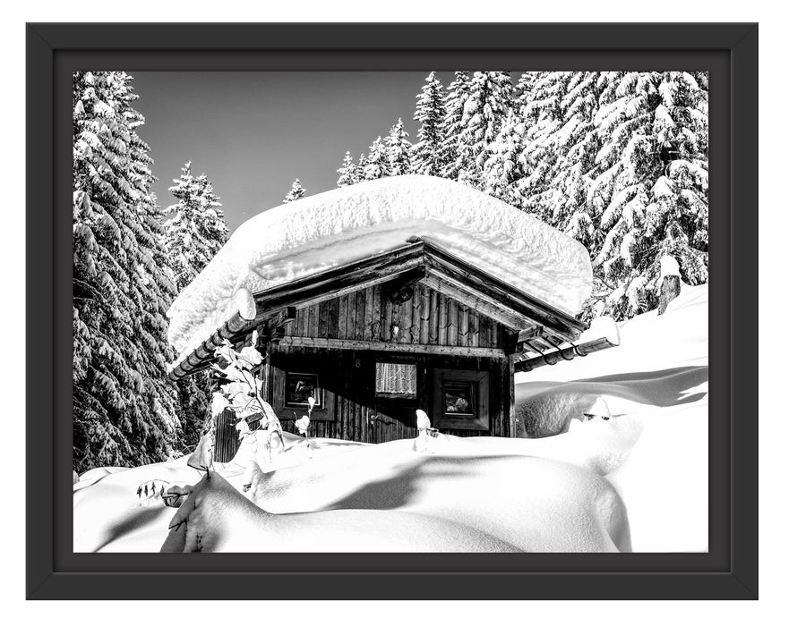 Pixxprint Verschneite Skihütte in Alpenwald, Monochrome, im Schwebe-Effekt Bilderrahmen
