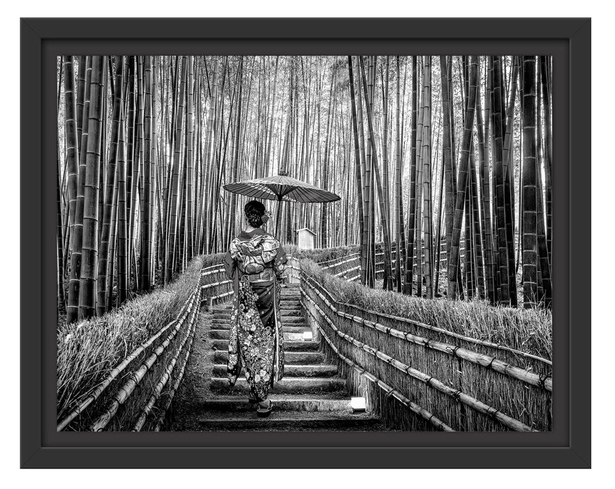 Pixxprint Frau im janapischen Kimono im Bambuswald, Monochrome, im Schwebe-Effekt Bilderrahmen