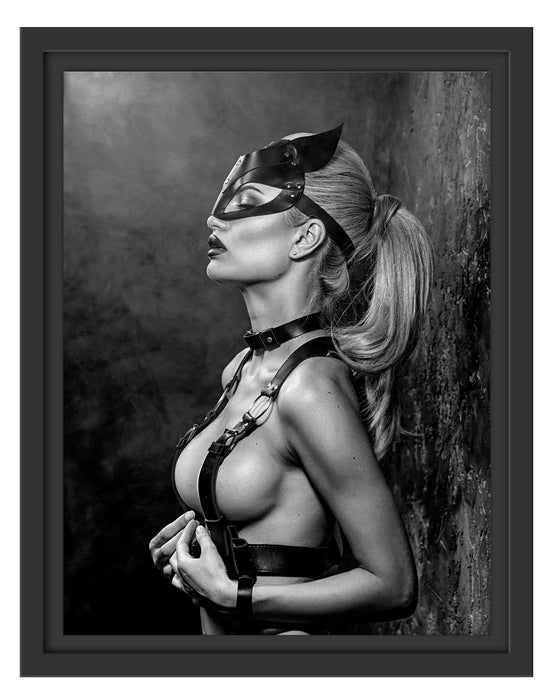 Pixxprint Sexy Blondine in Leder im Rotlicht, Monochrome, im Schwebe-Effekt Bilderrahmen