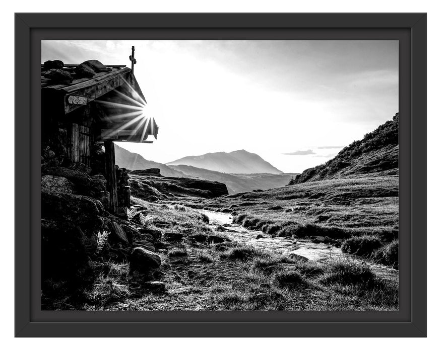 Pixxprint Almhütte am Bach bei Sonnenuntergang, Monochrome, im Schwebe-Effekt Bilderrahmen