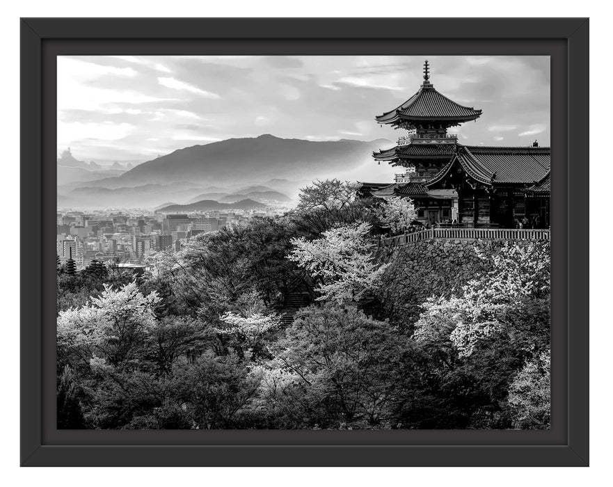Pixxprint Japanischer Tempel vor nebeliger Stadt, Monochrome, im Schwebe-Effekt Bilderrahmen