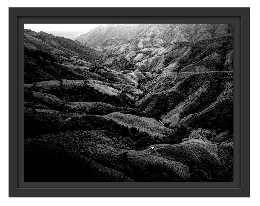 Pixxprint Grüne Berglandschaft in Thailand, Monochrome, im Schwebe-Effekt Bilderrahmen