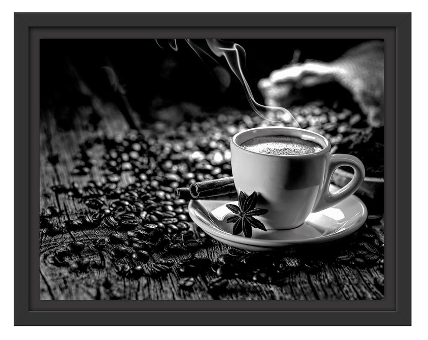 Pixxprint Kaffeetasse mit Bohnen auf Holztisch, Monochrome, im Schwebe-Effekt Bilderrahmen