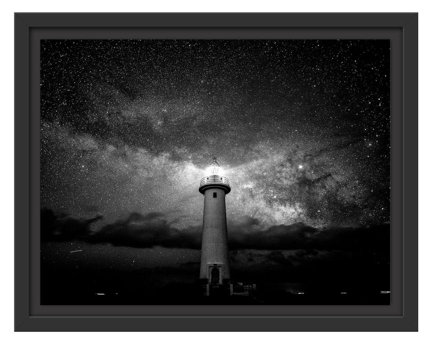Pixxprint Leuchtturm in klarer Sternennacht, Monochrome, im Schwebe-Effekt Bilderrahmen