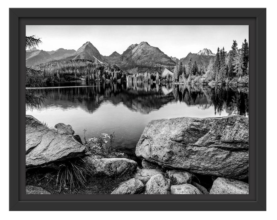 Pixxprint Herbstlicher Natursee in der Slowakei, Monochrome, im Schwebe-Effekt Bilderrahmen