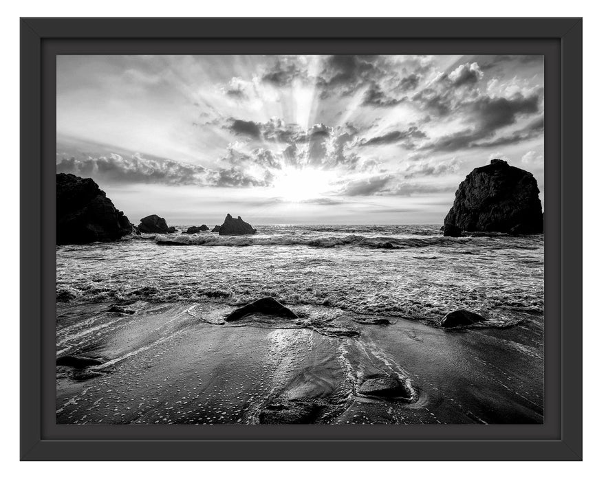Pixxprint Sandstrand mit Felsen im Sonnenuntergang, Monochrome, im Schwebe-Effekt Bilderrahmen