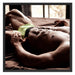 Muskulöser Mann im Bett Schattenfugenrahmen Quadratisch 70x70