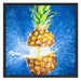 Ananas mit Wasser bespritzt Kunst Schattenfugenrahmen Quadratisch 70x70