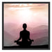 Meditierender Mensch in den Bergen Schattenfugenrahmen Quadratisch 70x70