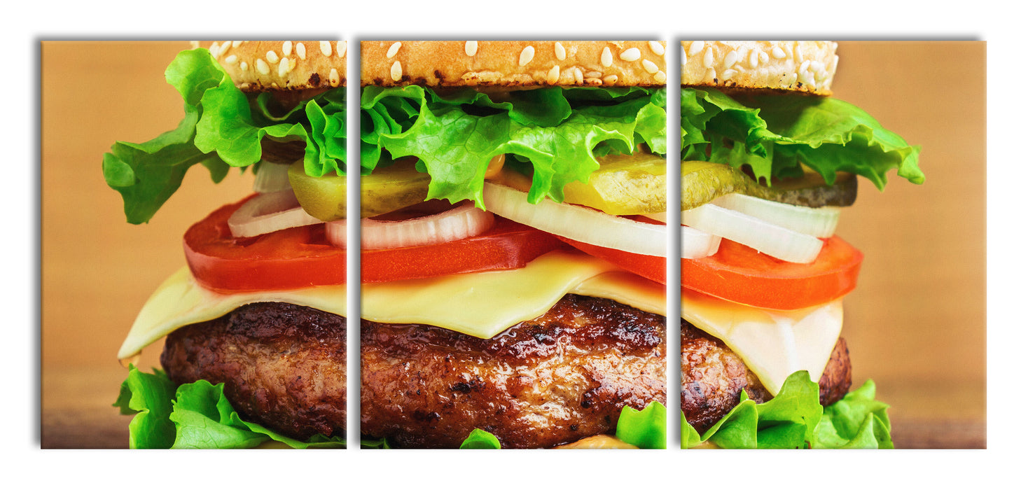 Köstlicher Burger auf Holztisch, XXL Leinwandbild als 3 Teiler