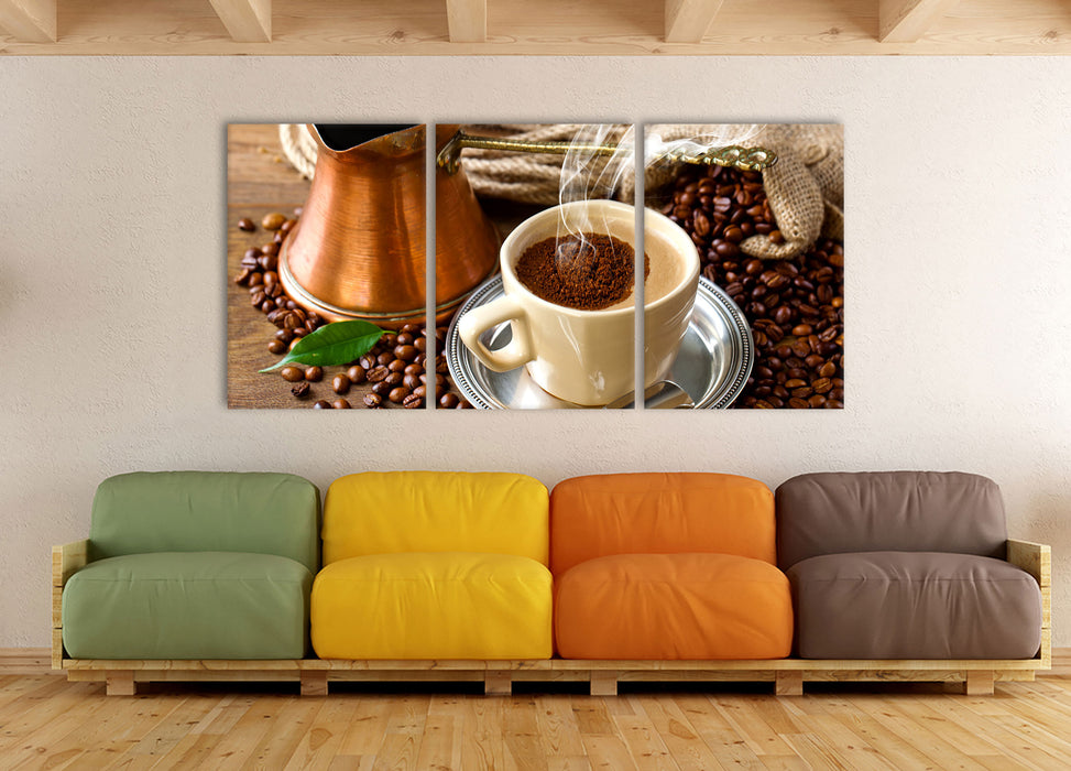 Frisch Kaffee mit Kaffeebohnen, XXL Leinwandbild als 3 Teiler