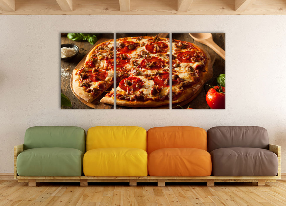 Pizza mit Salami und Tomaten, XXL Leinwandbild als 3 Teiler