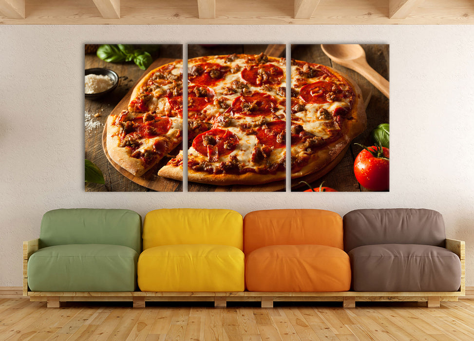 Pizza mit Salami und Tomaten, XXL Leinwandbild als 3 Teiler