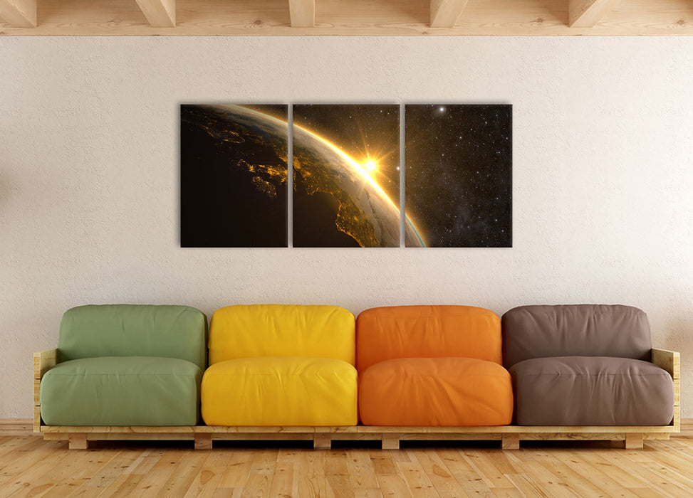 Die Sonne und Erde im Weltall, XXL Leinwandbild als 3 Teiler