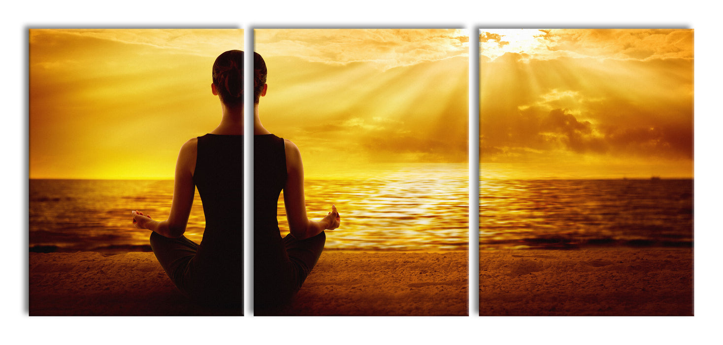 Frau meditiert am Strand, XXL Leinwandbild als 3 Teiler