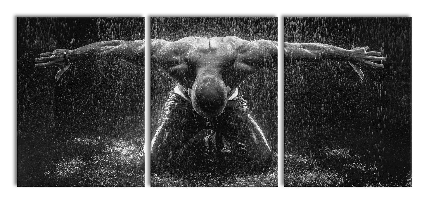 Bodybuilder im Regen, XXL Leinwandbild als 3 Teiler