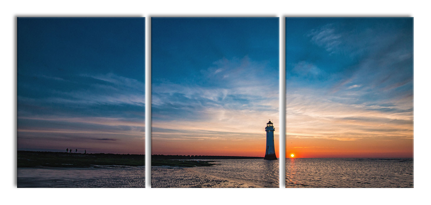 Leuchtturm im Sonnenuntergang, XXL Leinwandbild als 3 Teiler