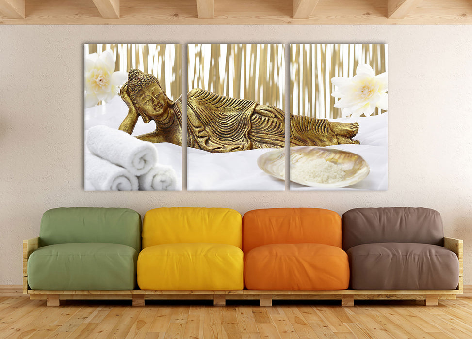 goldener Buddha auf Handtuch, XXL Leinwandbild als 3 Teiler