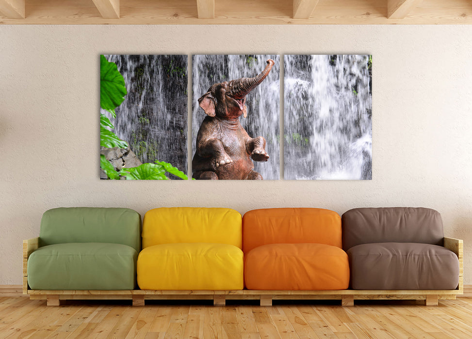 Babyelefant am Wasserfall, XXL Leinwandbild als 3 Teiler