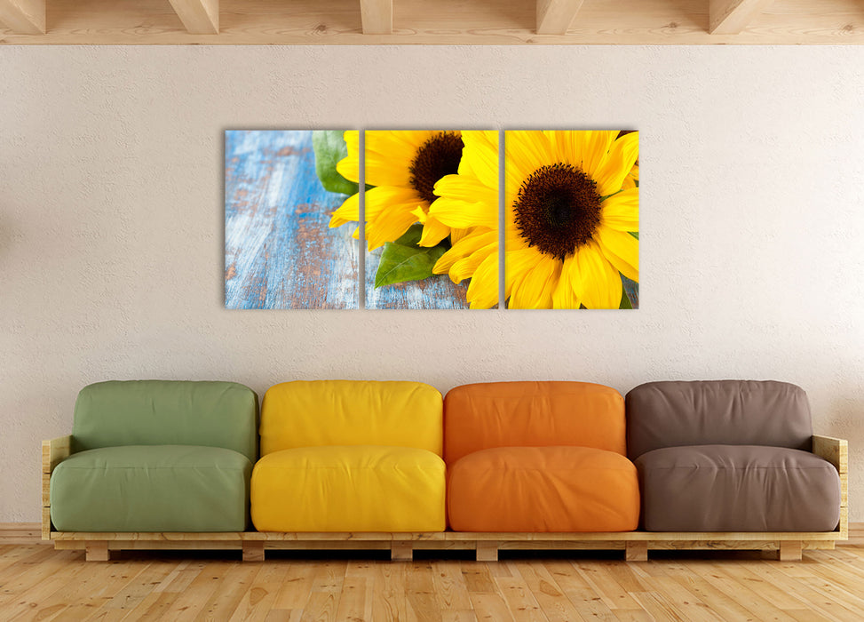 Sonnenblumen auf Holztisch, XXL Leinwandbild als 3 Teiler
