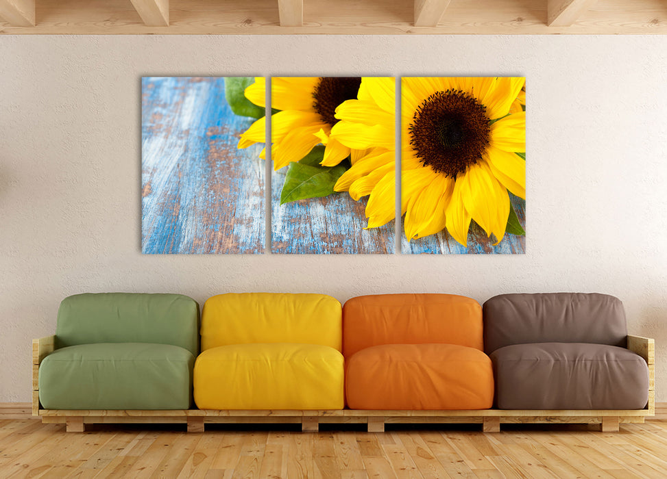 Sonnenblumen auf Holztisch, XXL Leinwandbild als 3 Teiler