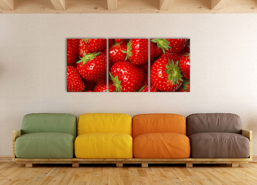 Fruchtig frische Erdbeeren, XXL Leinwandbild als 3 Teiler