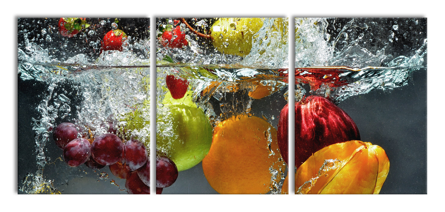 Früchte fallen ins Wasser, XXL Leinwandbild als 3 Teiler