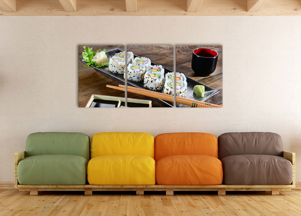 Delikate Inside Out Sushi Rollen, XXL Leinwandbild als 3 Teiler