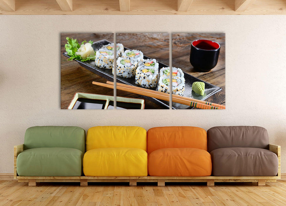 Delikate Inside Out Sushi Rollen, XXL Leinwandbild als 3 Teiler