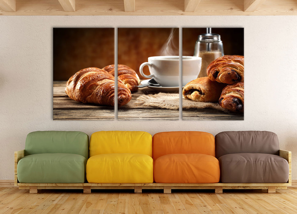 Croissant zum Kaffee, XXL Leinwandbild als 3 Teiler