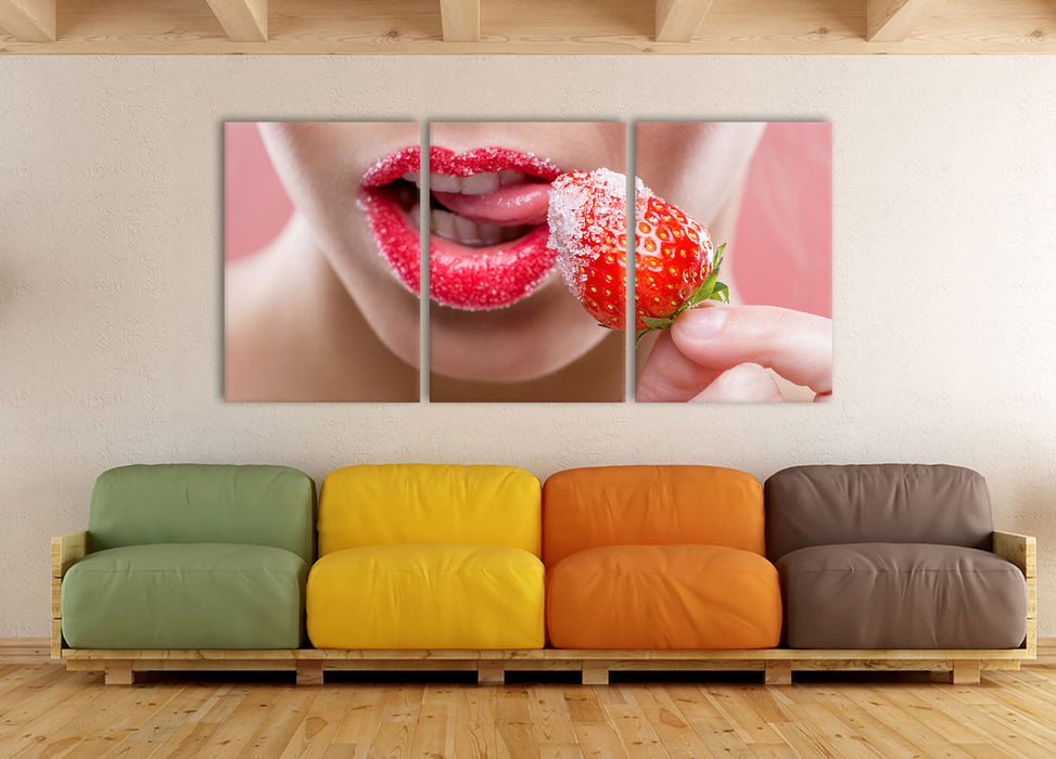 Erdbeere vor Lippen, XXL Leinwandbild als 3 Teiler