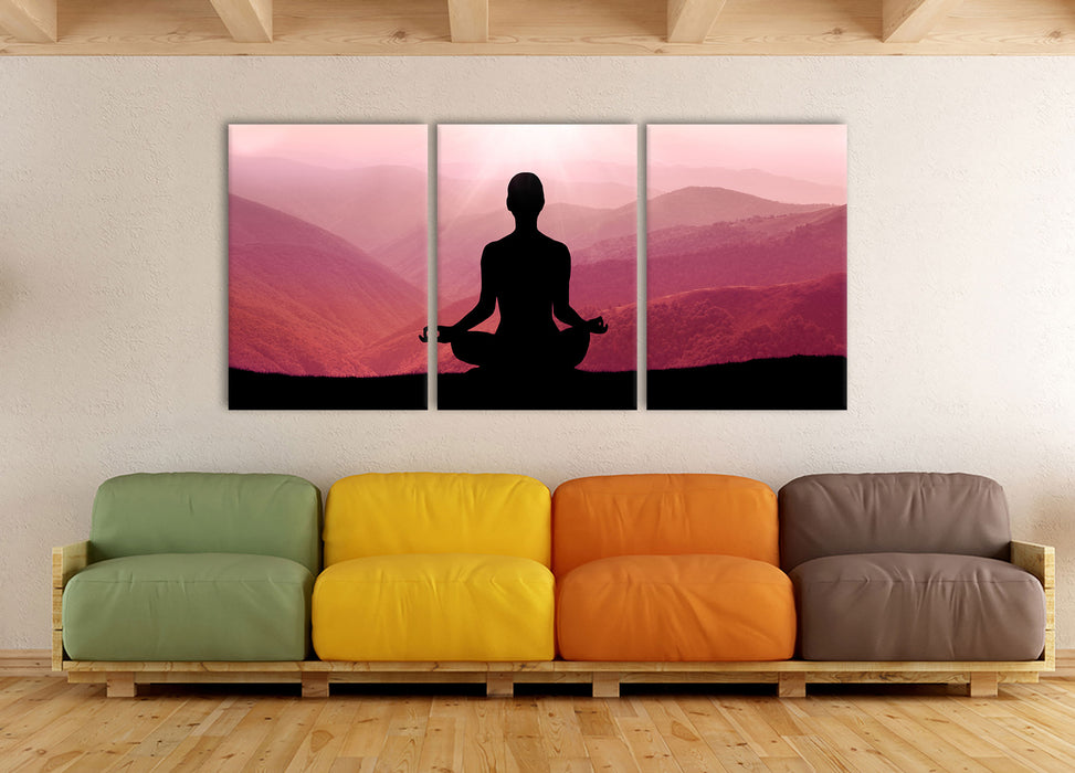 Meditierender Mensch in den Bergen, XXL Leinwandbild als 3 Teiler