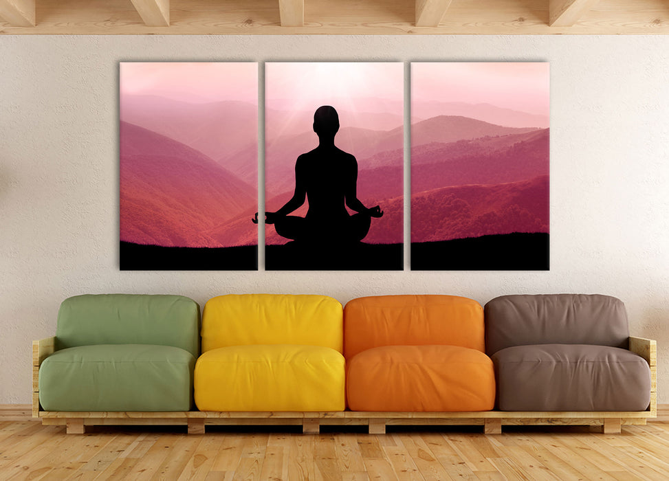 Meditierender Mensch in den Bergen, XXL Leinwandbild als 3 Teiler