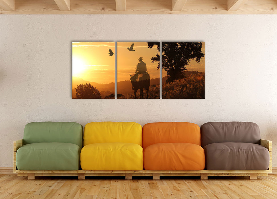 Ein Cowboy im Sonnenuntergang, XXL Leinwandbild als 3 Teiler