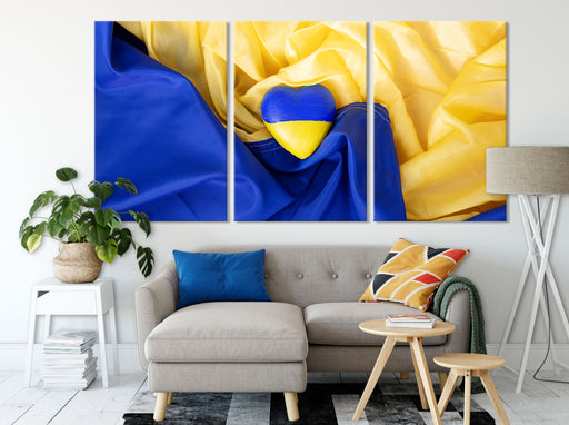 Herz mit Ukraine Flagge Leinwandbild Wohnzimmer XXL